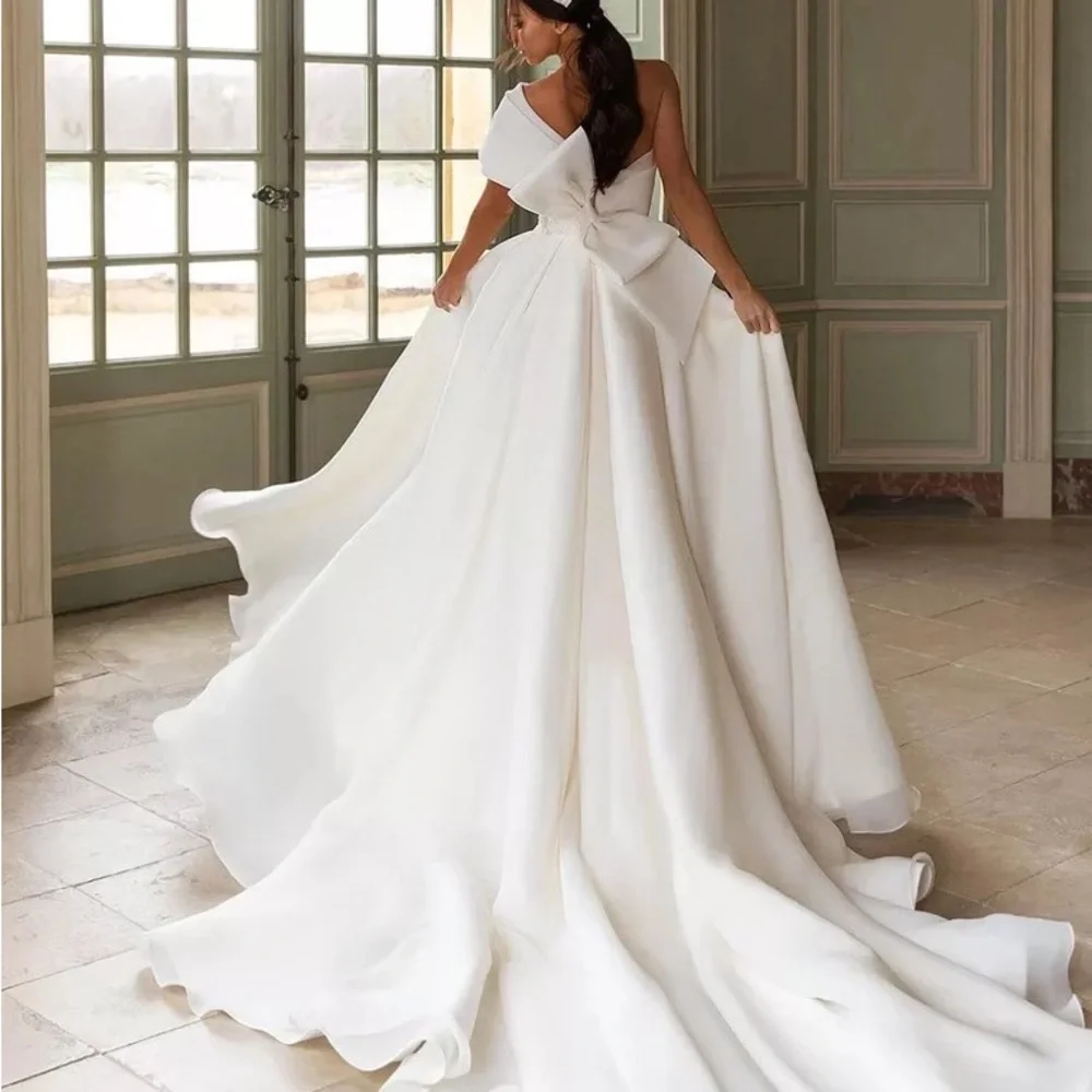 New wedding dress. Never worn. Size 8 which fits a medium. 150 or best offer - Picture 3 of 3